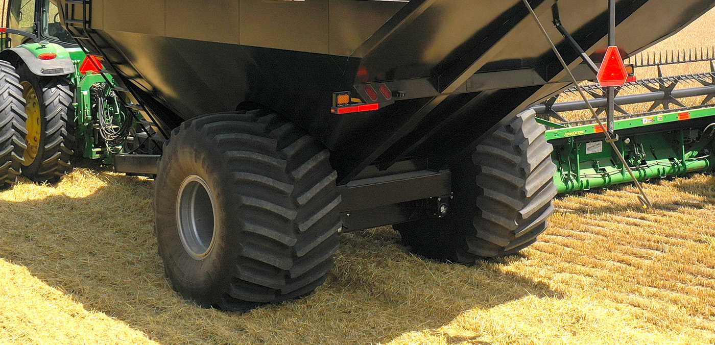 Photo of a 14 series J&M Grain Cart large ag tires